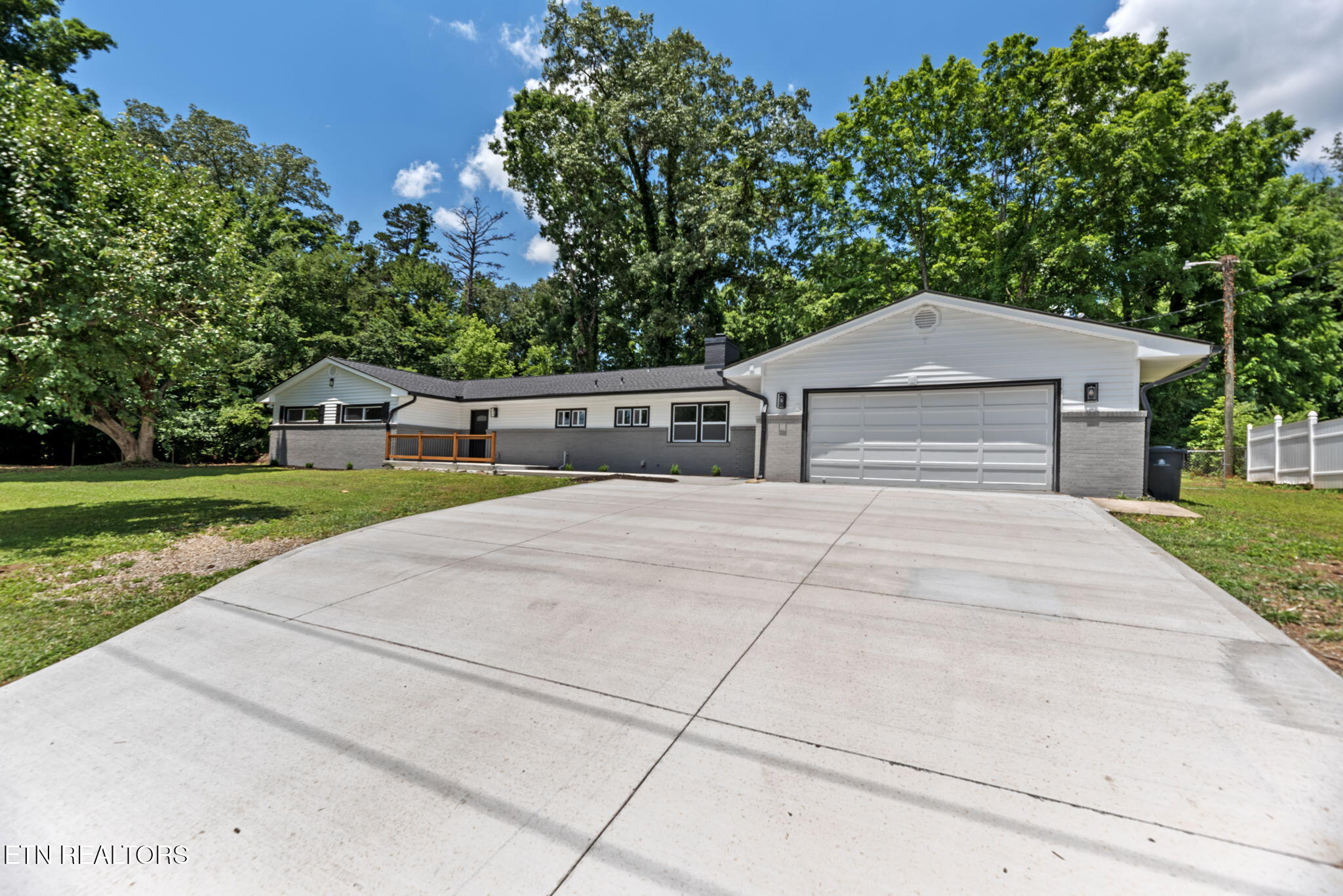 909 Dartmouth Rd