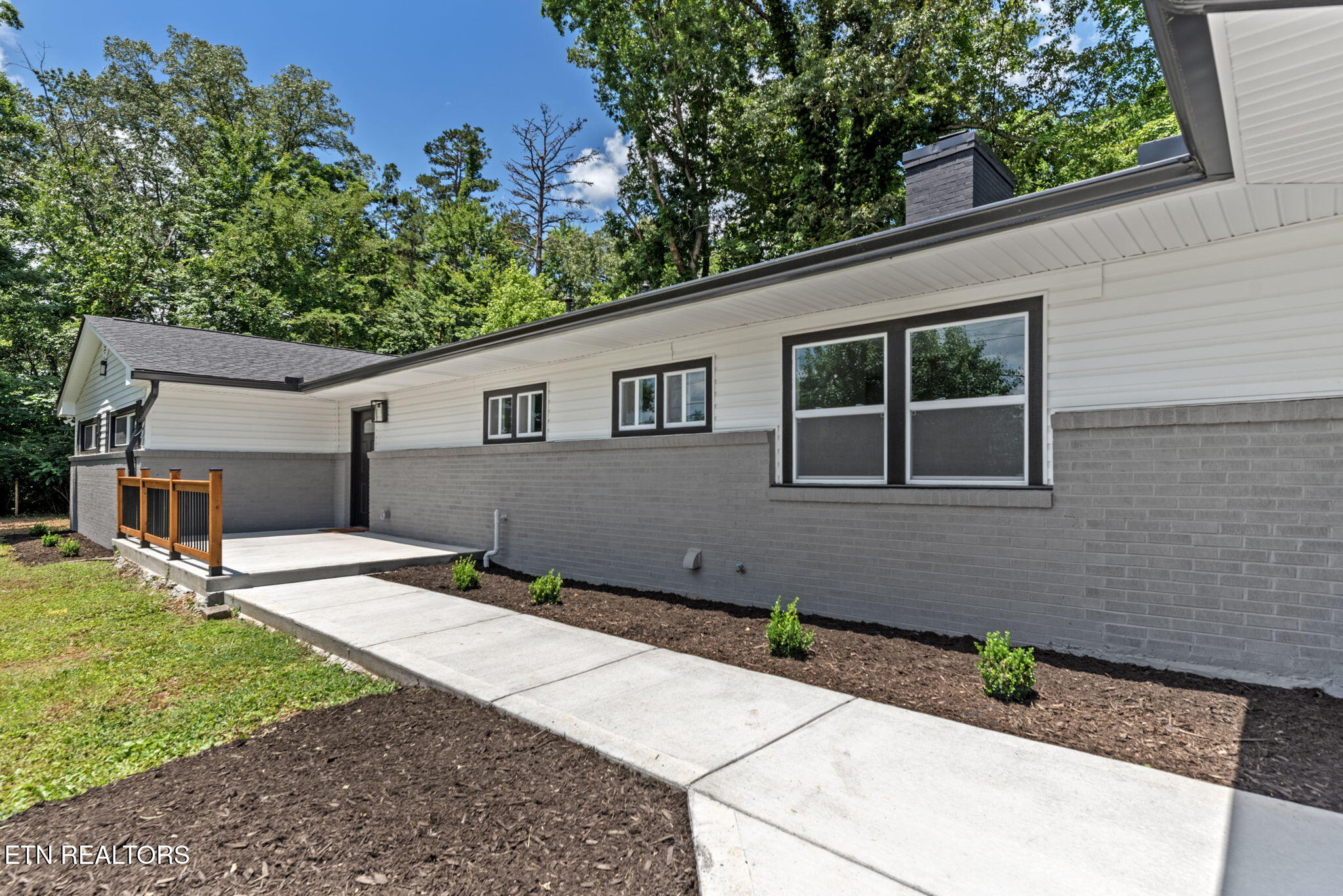 909 Dartmouth Rd