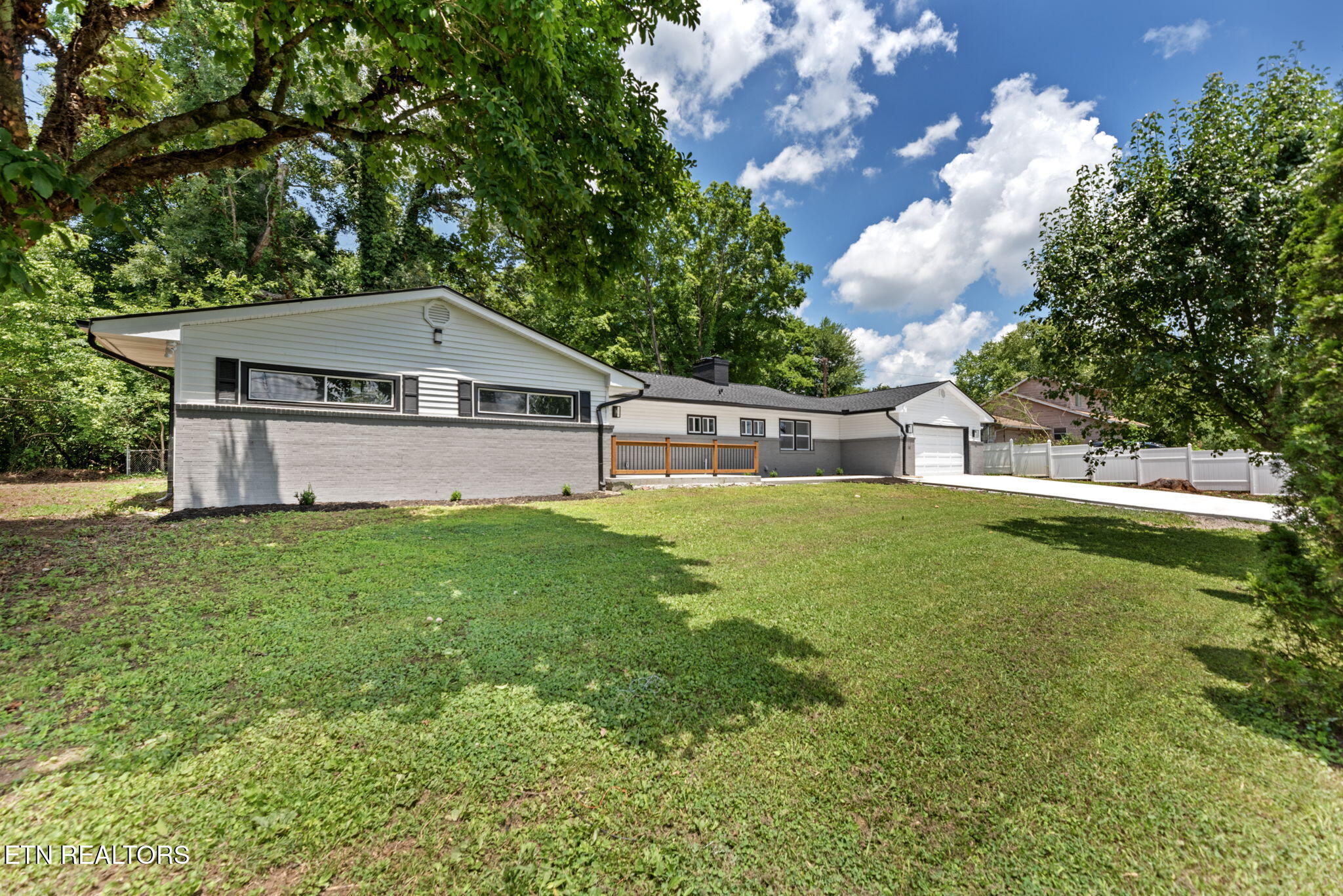 909 Dartmouth Rd