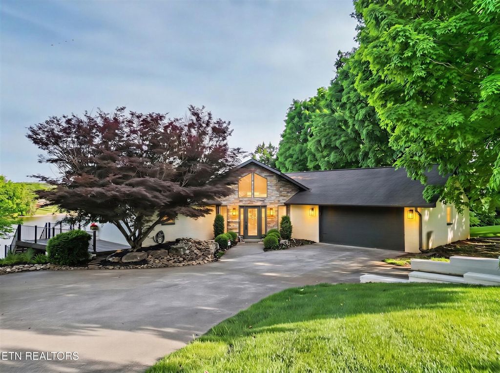 Photo of 725 Loudon View Drive, Friendsville, TN 37737 (MLS # 1339905)