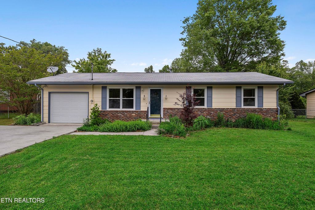 Photo of 116 Duncan Drive, Oliver Springs, TN 37840 (MLS # 1300514)