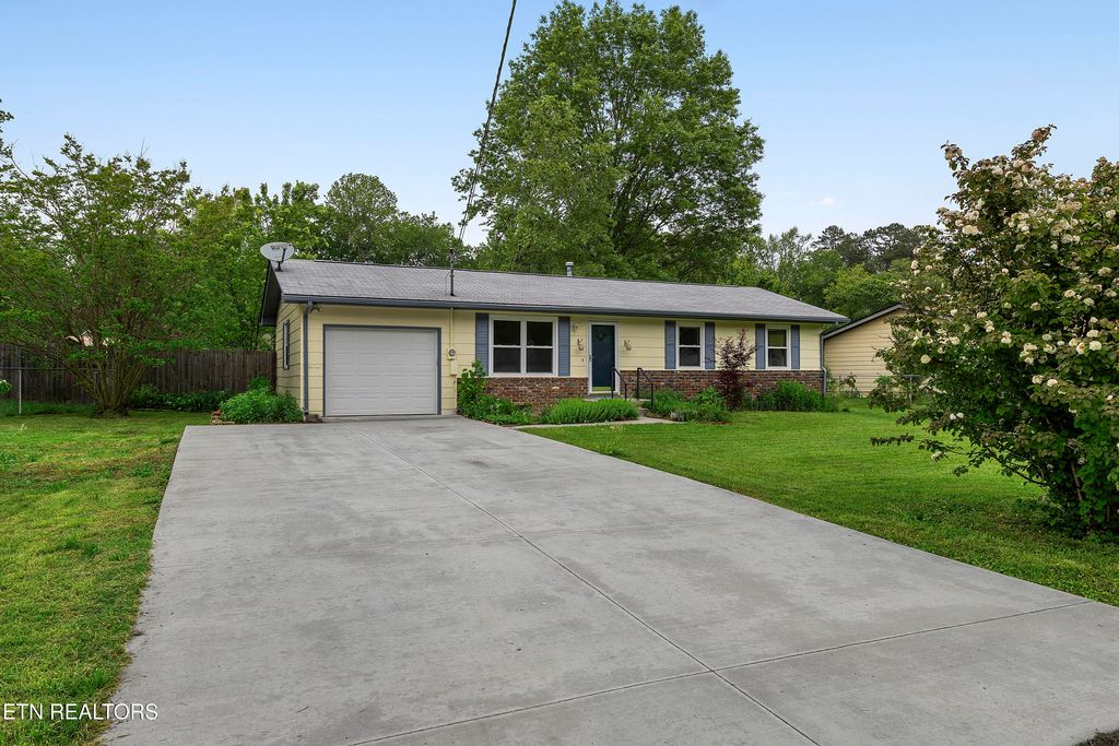 Photo of 116 Duncan Drive, Oliver Springs, TN 37840 (MLS # 1300514)