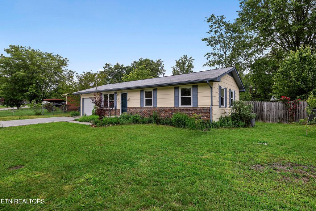 Photo of 116 Duncan Drive, Oliver Springs, TN 37840 (MLS # 1300514)