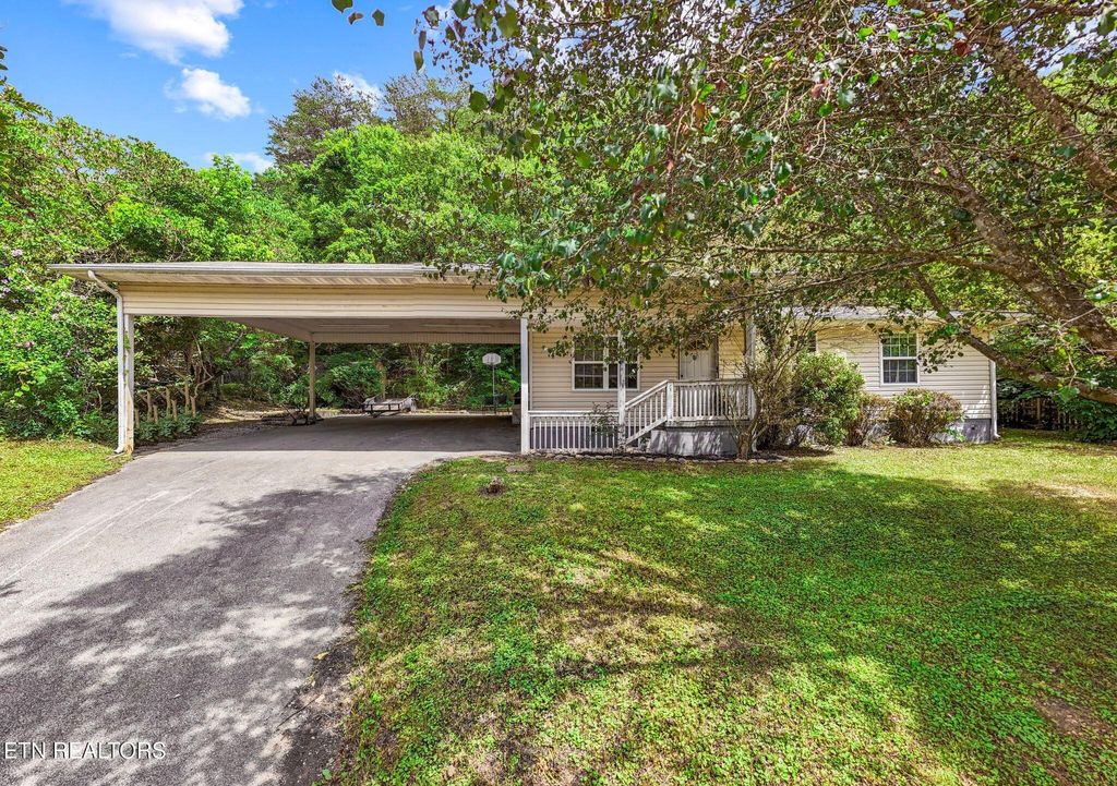 Photo of 1015 Oakville Lane, Sevierville, TN 37862 (MLS # 1345368)