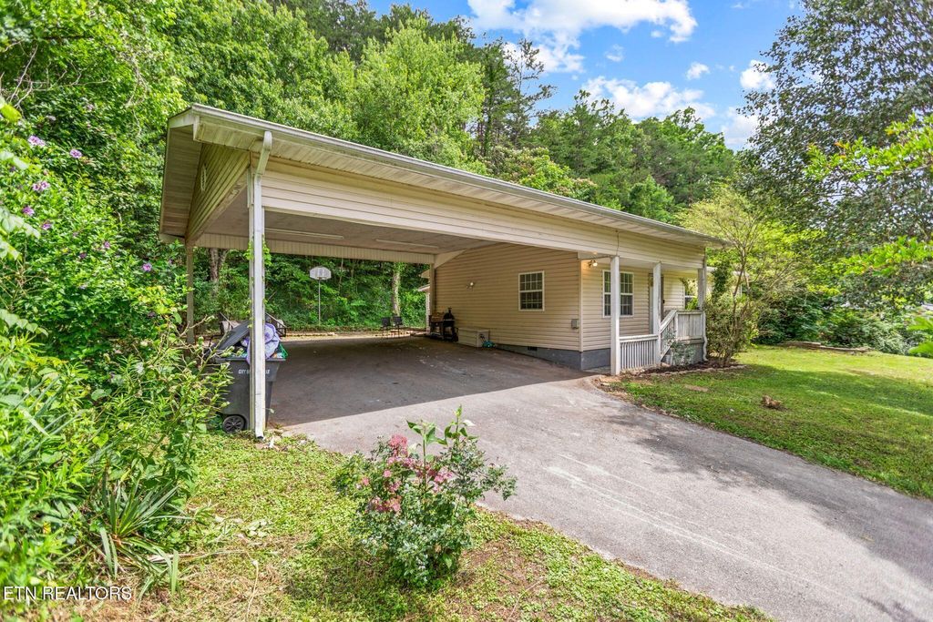 Photo of 1015 Oakville Lane, Sevierville, TN 37862 (MLS # 1345368)