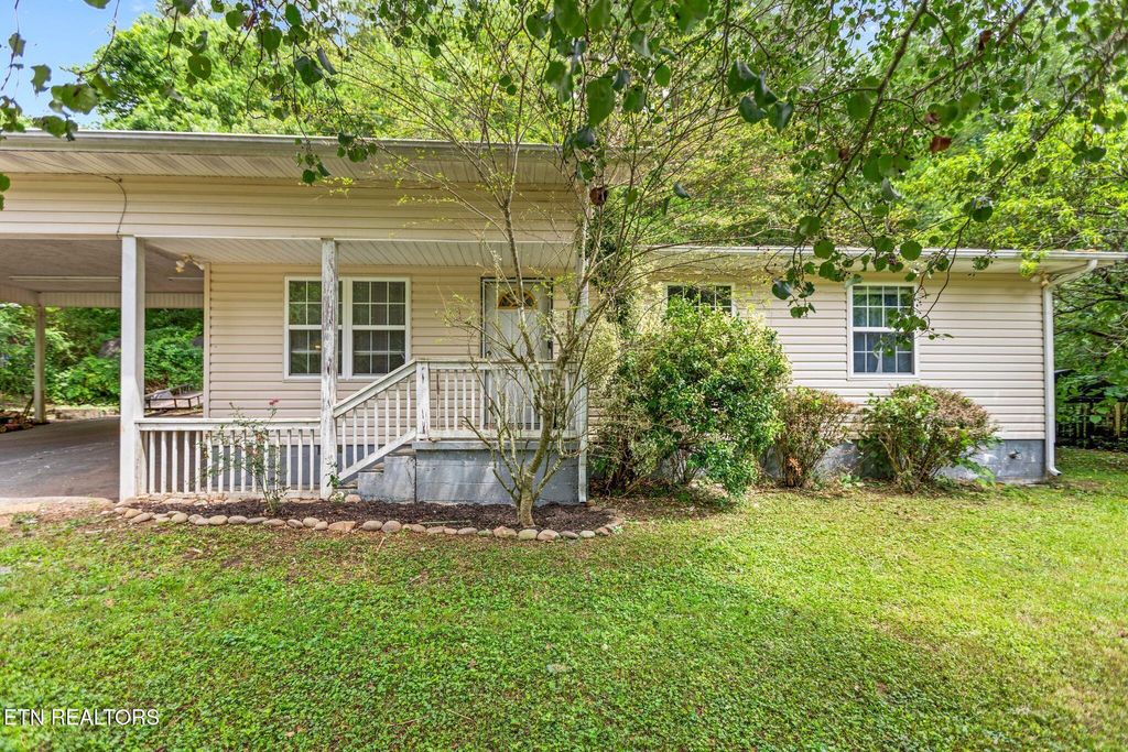 Photo of 1015 Oakville Lane, Sevierville, TN 37862 (MLS # 1345368)