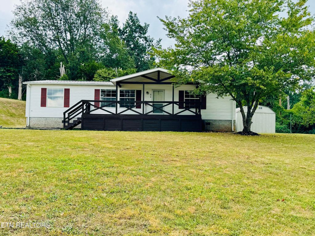 Photo of 412 WHITAKER St, Tazewell, TN 37879 (MLS # 1269732)