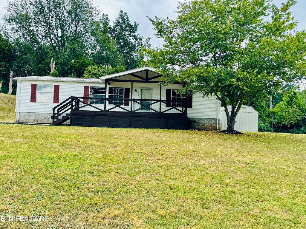 Photo of 412 WHITAKER St, Tazewell, TN 37879 (MLS # 1269732)