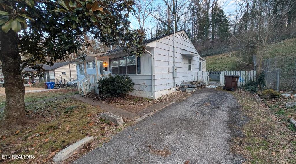 Photo of 240 East Drive, Oak Ridge, TN 37830 (MLS # 1330151)