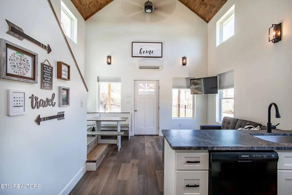 Photo of 2812 Willa View Drive Dr, Pigeon Forge, TN 37863 (MLS # 1265365)