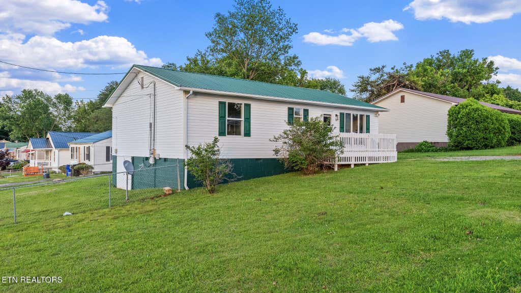 Photo of 703 Kelly St, Morristown, TN 37813 (MLS # 1302040)