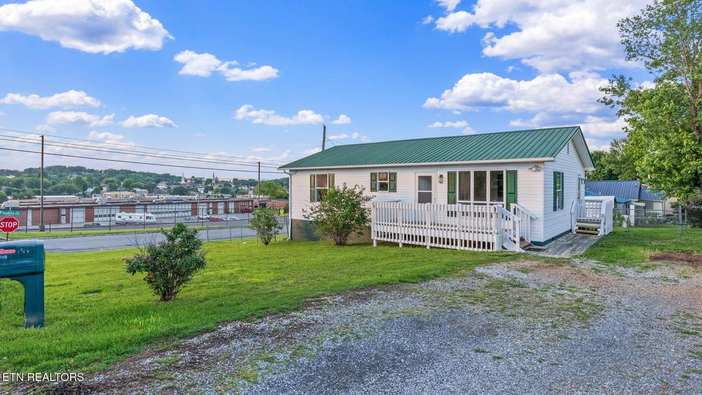 Photo of 703 Kelly St, Morristown, TN 37813 (MLS # 1302040)