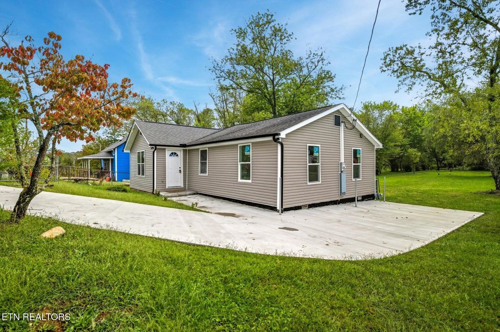 Photo of 477 Marlow Circle, Clinton, TN 37716 (MLS # 1316311)