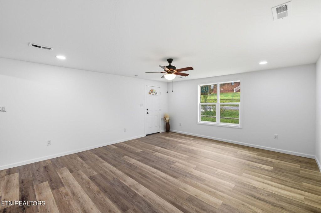 Photo of 477 Marlow Circle, Clinton, TN 37716 (MLS # 1316311)