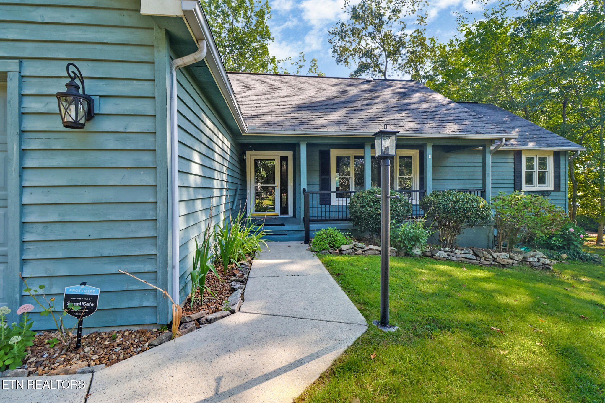 123 Lakeview Drive