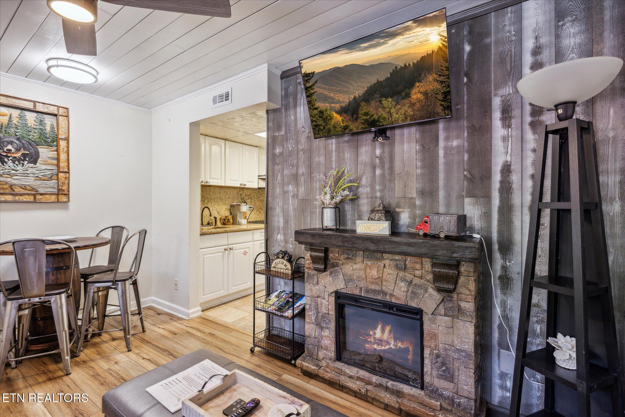 685 River Rd UNIT 304