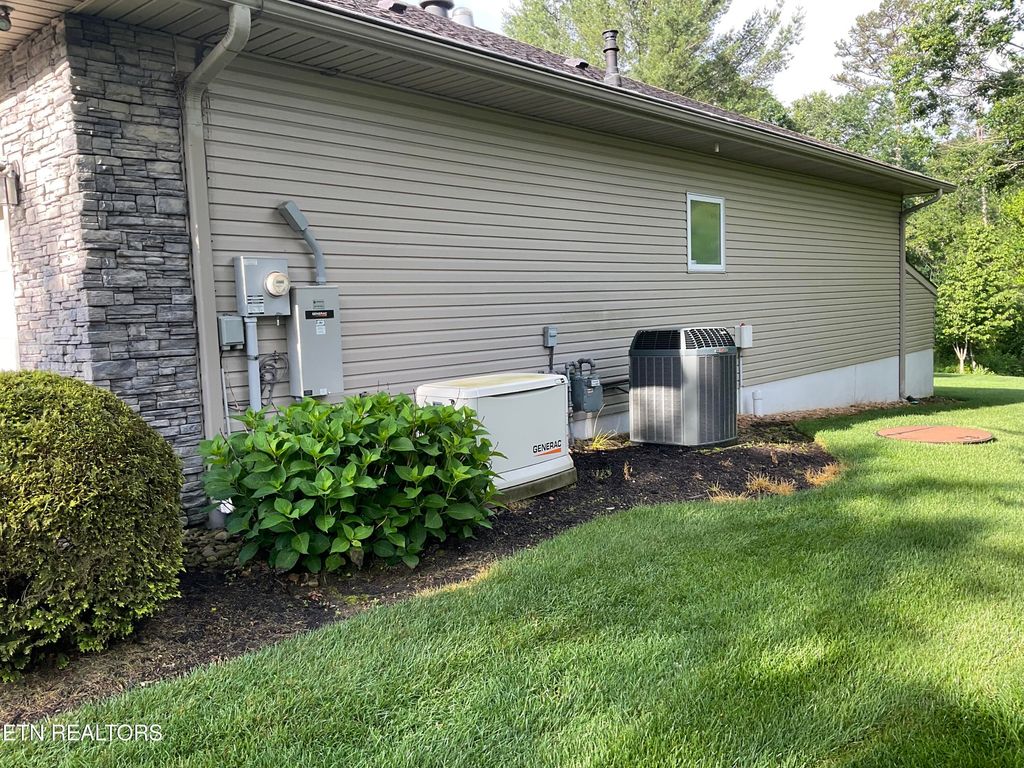 Photo of 1183 E Deer Creek Drive, Crossville, TN 38571 (MLS # 1303963)