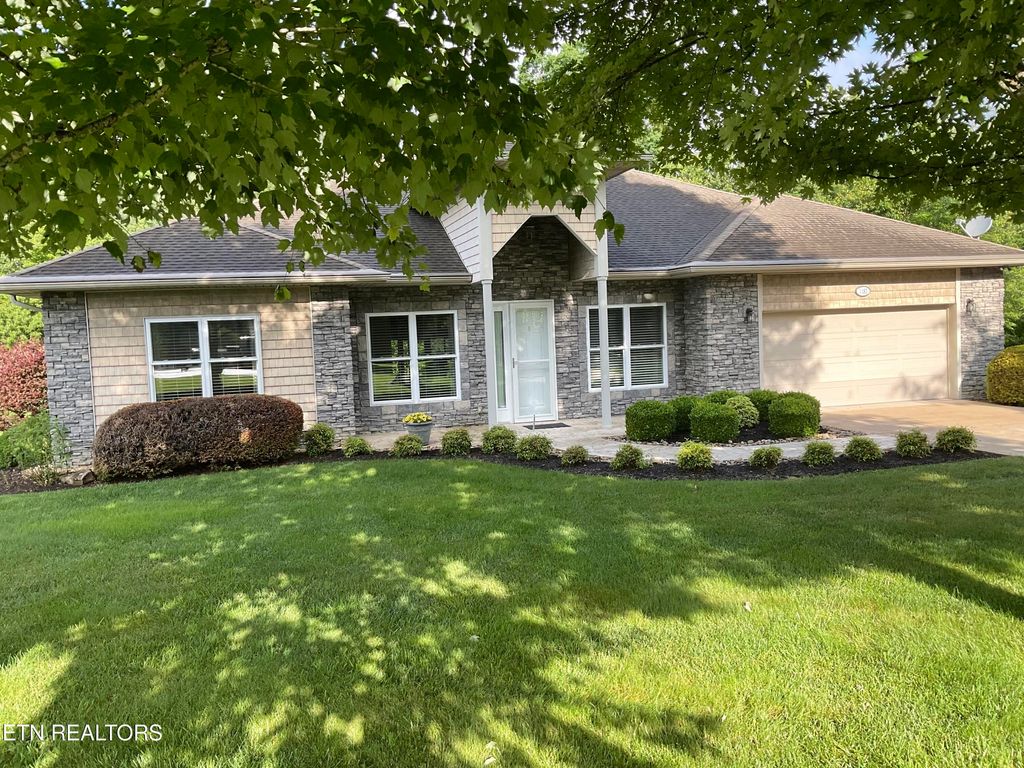 Photo of 1183 E Deer Creek Drive, Crossville, TN 38571 (MLS # 1303963)