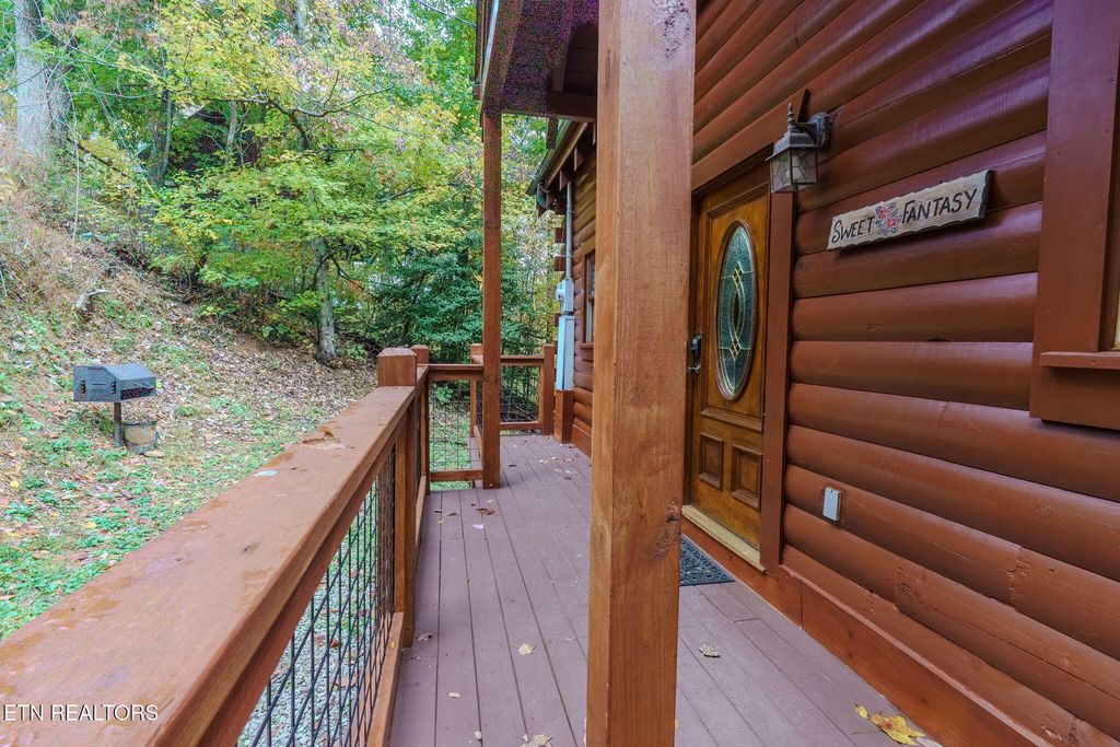 Photo of 2110 Walnut Court, Sevierville, TN 37876 (MLS # 1320662)