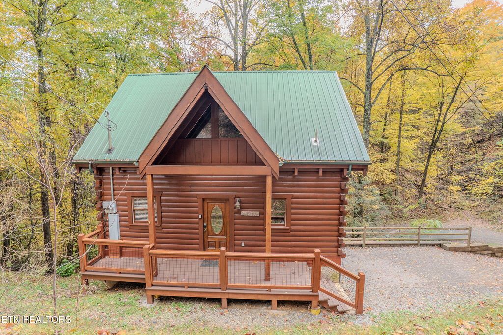 Photo of 2110 Walnut Court, Sevierville, TN 37876 (MLS # 1320662)