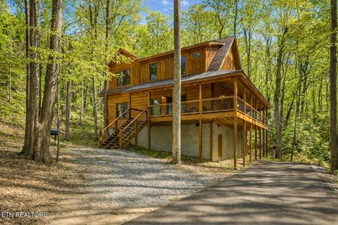 Photo of 3045 Jones Creek Lane, Sevierville, TN 37862 (MLS # 1337146)