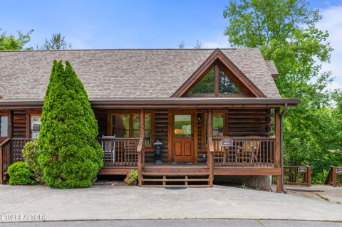 Photo of 841 Golf View Blvd, Pigeon Forge, TN 37863 (MLS # 1339465)
