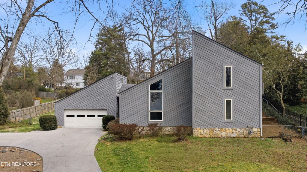 Photo of 1620 Agawela Ave, Knoxville, TN 37919 (MLS # 1331754)