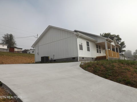 Tiny photo for 328 Wilson Hurst St, Tazewell, TN 37879 (MLS # 1354972)