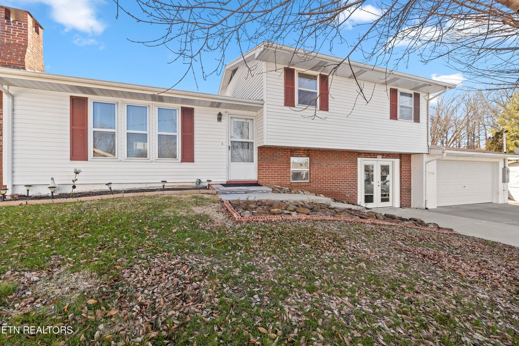 Photo of 304 Alder Court, Oliver Springs, TN 37840 (MLS # 1250031)