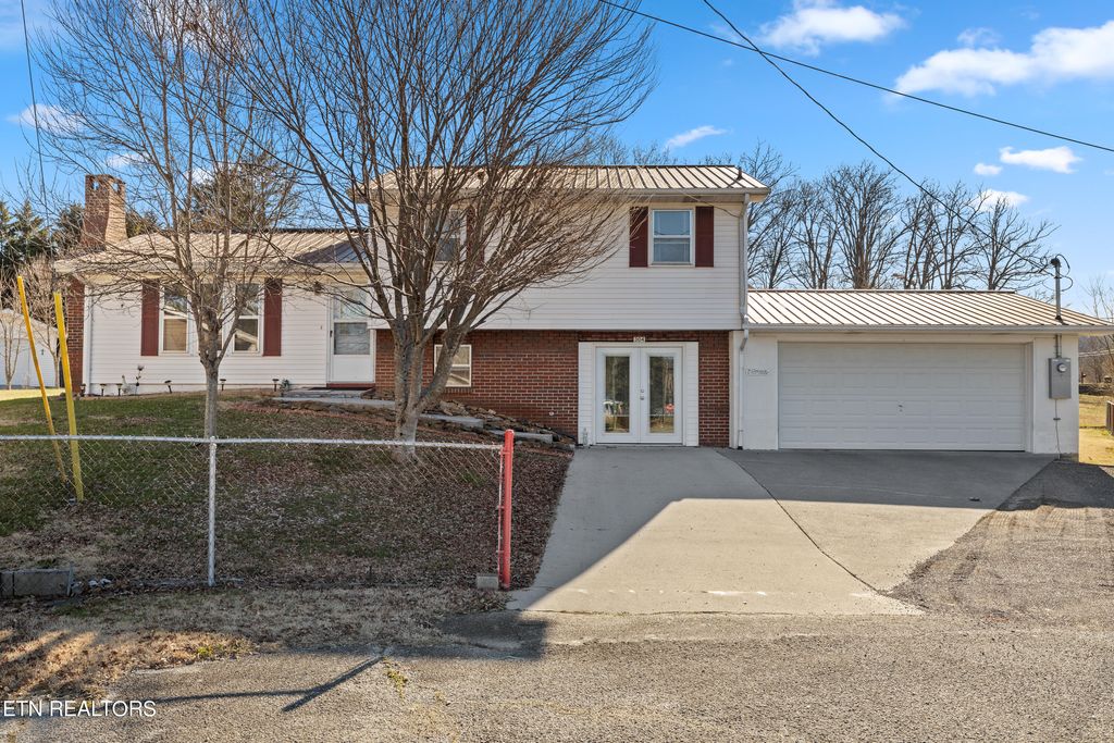 Photo of 304 Alder Court, Oliver Springs, TN 37840 (MLS # 1250031)