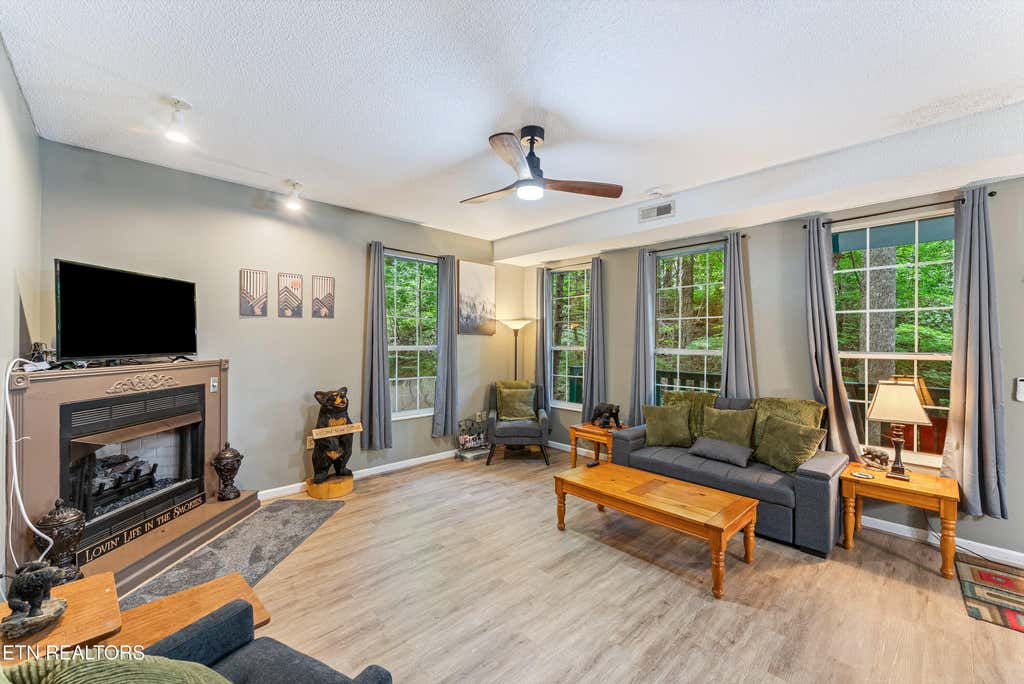 Photo of 1052 Twin Oaks Rd, Gatlinburg, TN 37738 (MLS # 1351144)