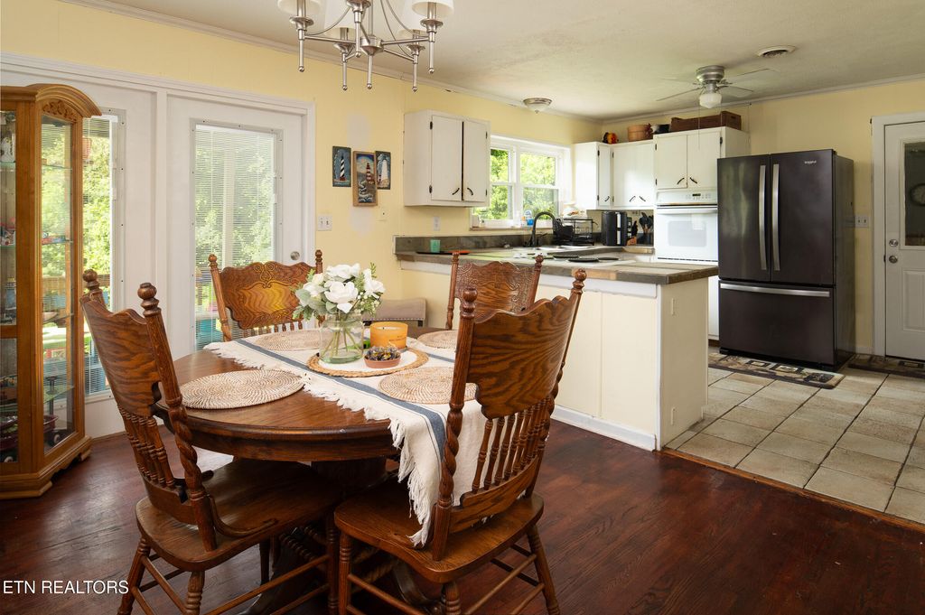 Photo of 502 Crestwood Drive, Clinton, TN 37716 (MLS # 1308007)