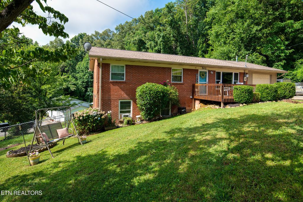 Photo of 502 Crestwood Drive, Clinton, TN 37716 (MLS # 1308007)