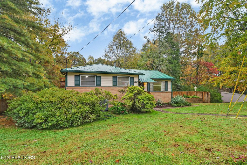 Photo of 109 Wakefield Rd, Oak Ridge, TN 37830 (MLS # 1320321)