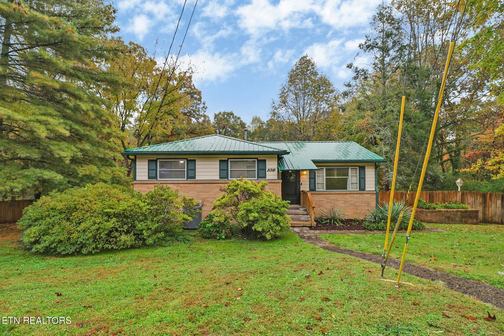 Photo of 109 Wakefield Rd, Oak Ridge, TN 37830 (MLS # 1320321)