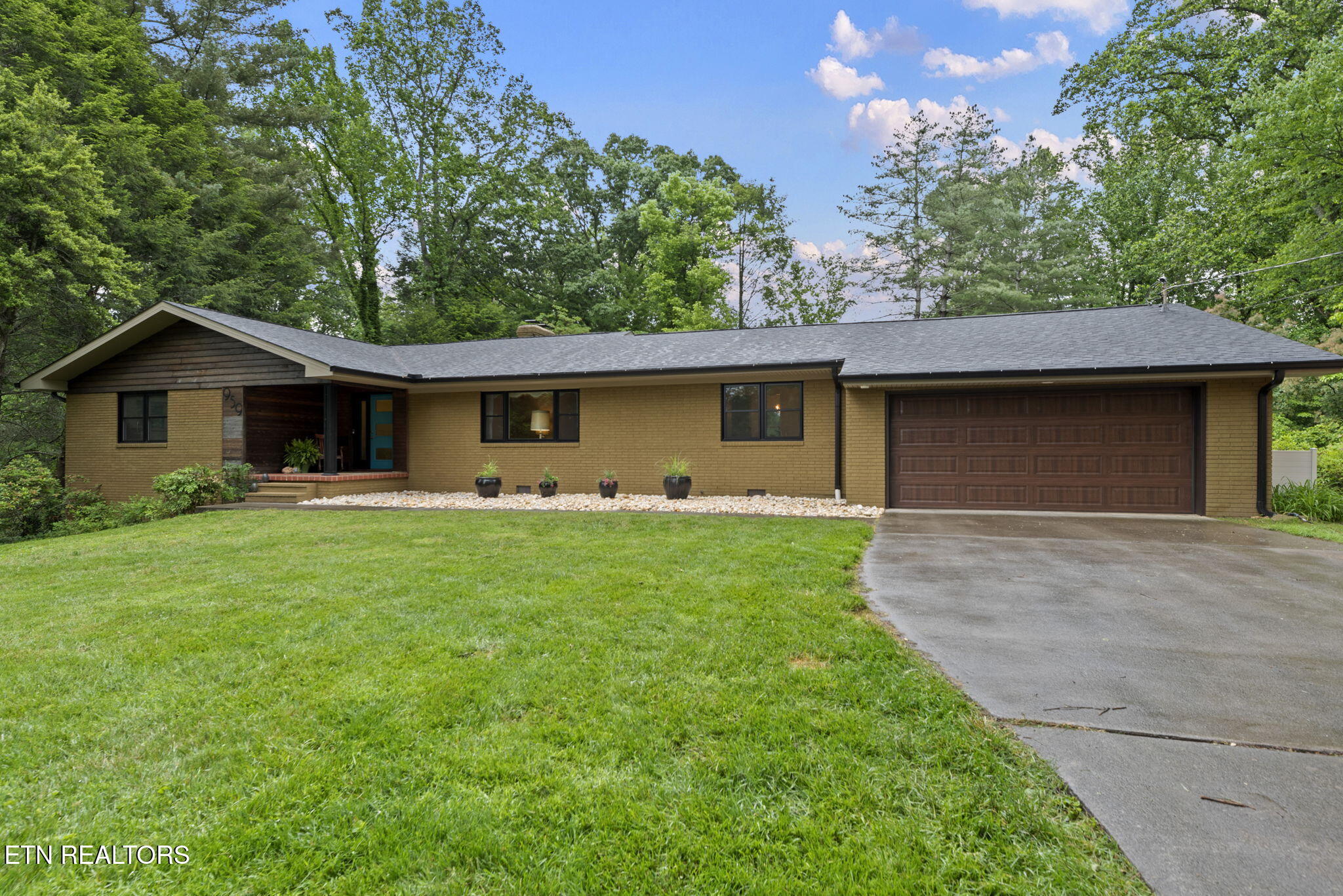 959 West Outer Drive