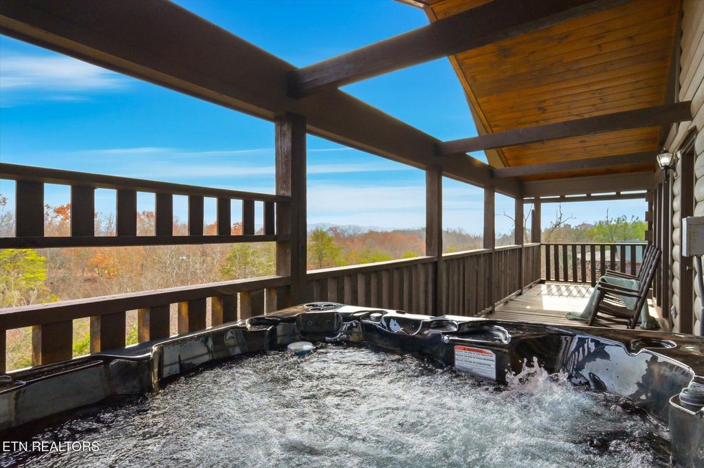 Photo of 2016 Oakmont Dr Drive, Sevierville, TN 37876 (MLS # 1322795)