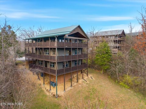 Photo of 2016 Oakmont Dr Drive, Sevierville, TN 37876 (MLS # 1322795)