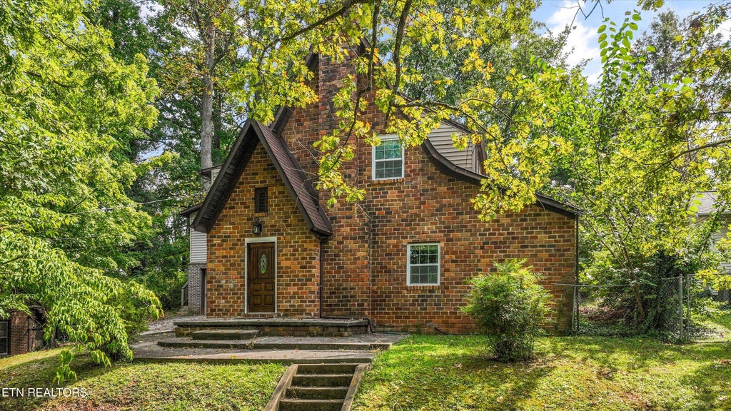 Photo of 2224 Fisher Place, Knoxville, TN 37920 (MLS # 1354855)