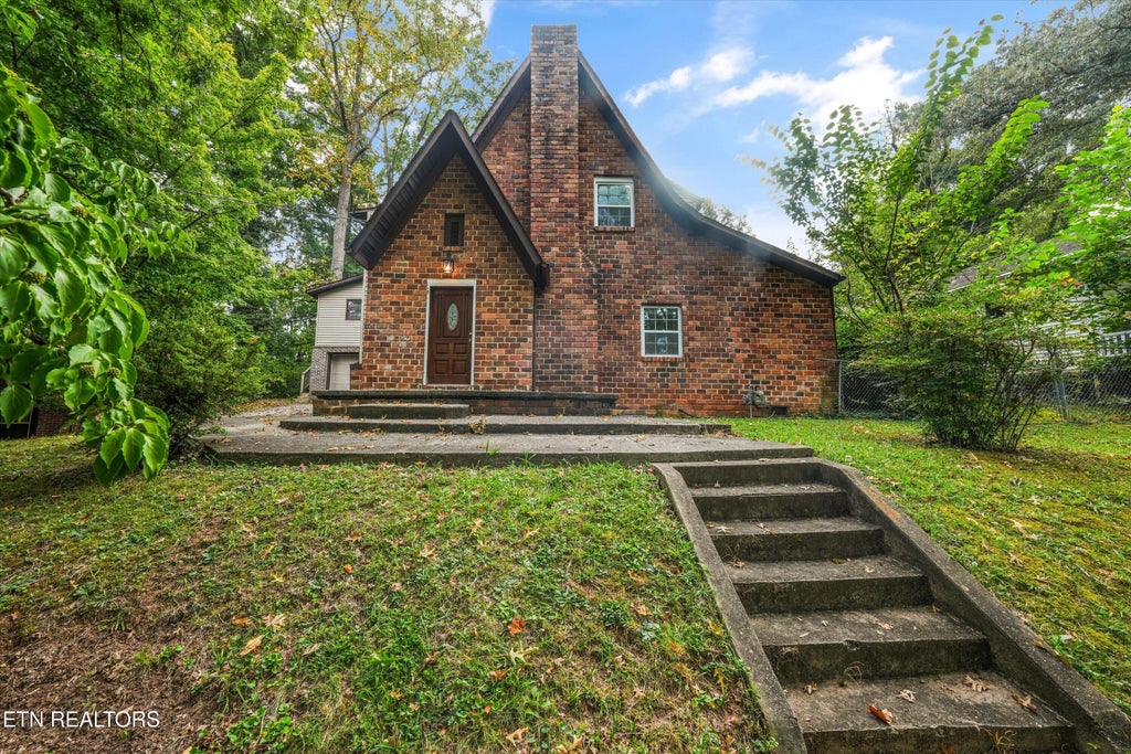 Photo of 2224 Fisher Place, Knoxville, TN 37920 (MLS # 1354855)