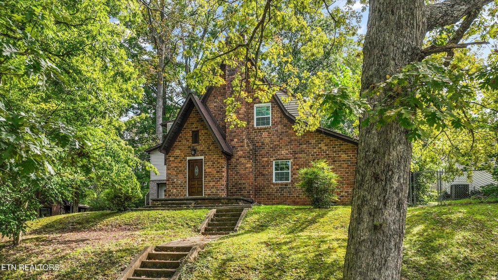 Photo of 2224 Fisher Place, Knoxville, TN 37920 (MLS # 1354855)
