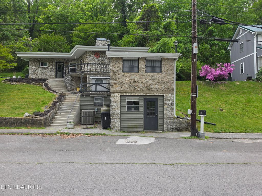 Photo of 327 Colwyn Ave, Cumberland Gap, TN 37724 (MLS # 1340195)