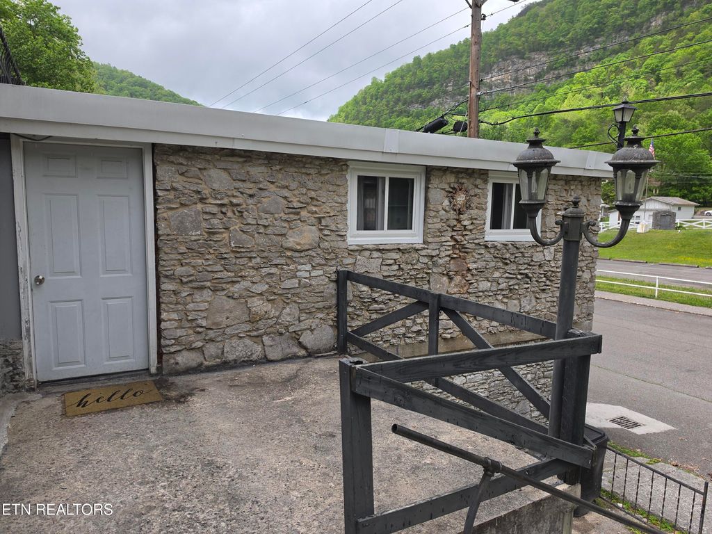 Photo of 327 Colwyn Ave, Cumberland Gap, TN 37724 (MLS # 1340195)