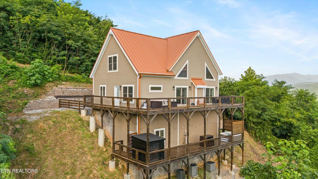 Photo of 647 Kristis Place, Gatlinburg, TN 37738 (MLS # 1324916)