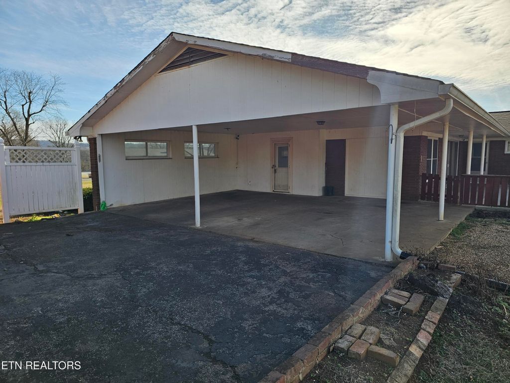 Photo of 212 Gaut Ave, Sweetwater, TN 37874 (MLS # 1327245)