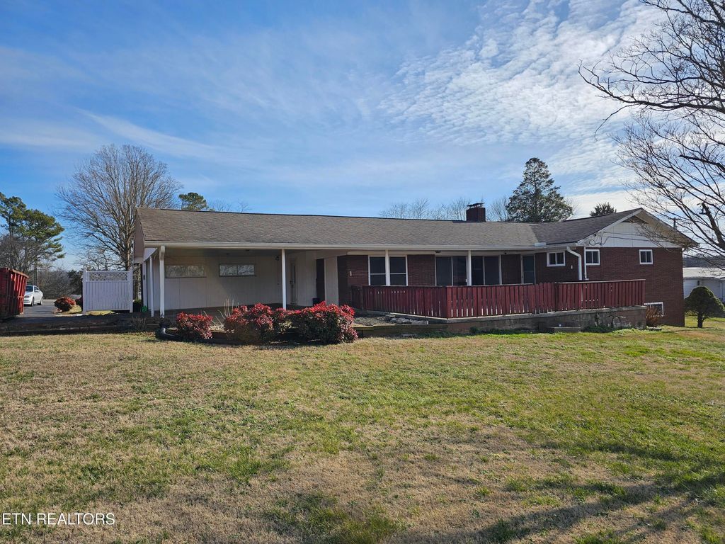 Photo of 212 Gaut Ave, Sweetwater, TN 37874 (MLS # 1327245)