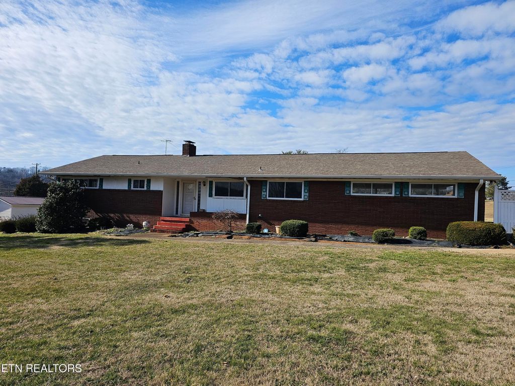 Photo of 212 Gaut Ave, Sweetwater, TN 37874 (MLS # 1327245)