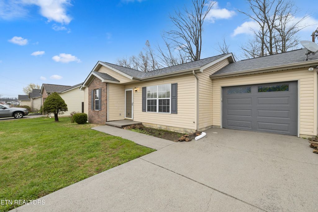 Photo of 154 Nicole Chase Lane, Knoxville, TN 37924 (MLS # 1333032)