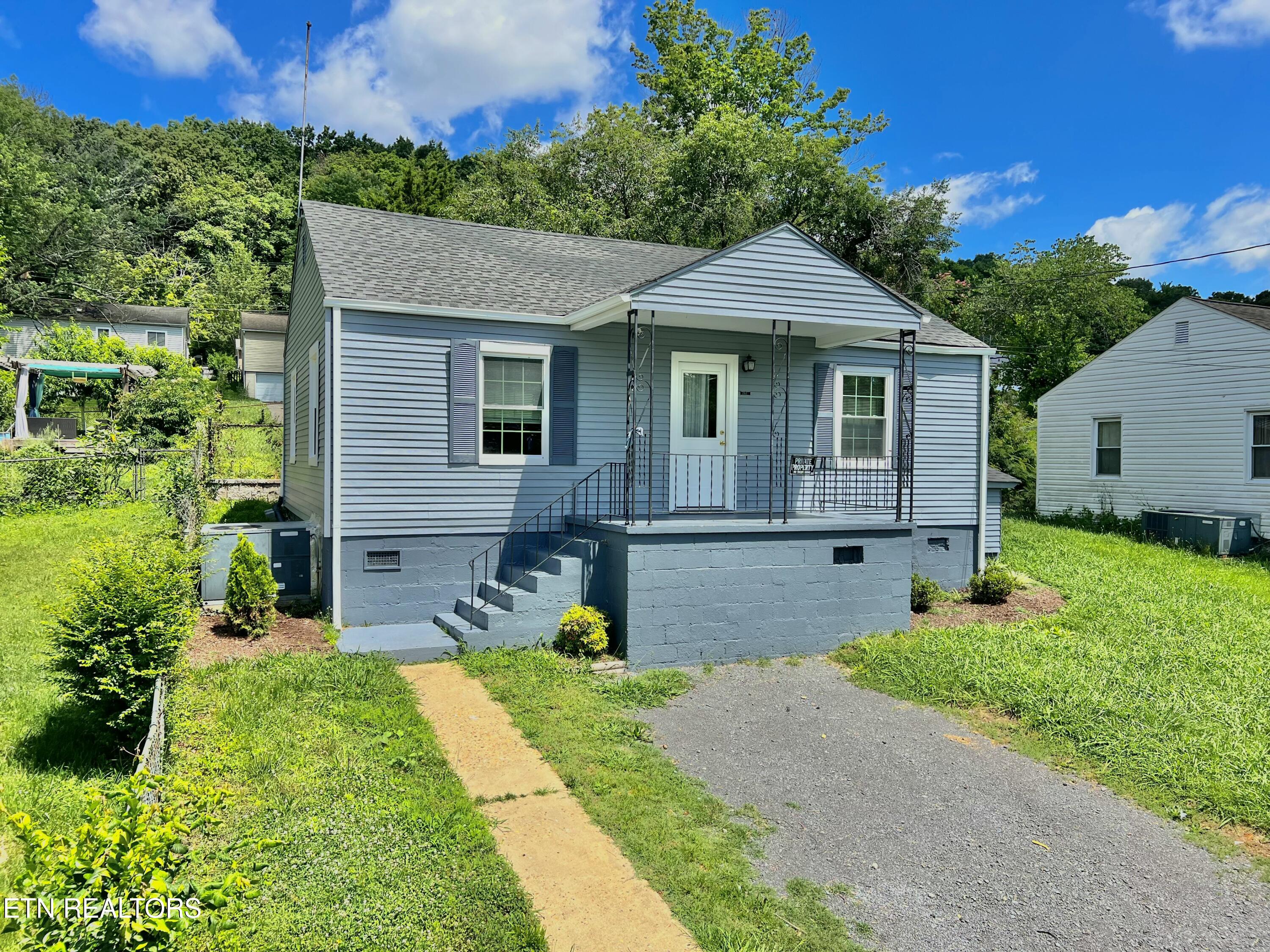 Photo 1 of 32 — 2627 Larkwood Lane, Knoxville, TN 37921
