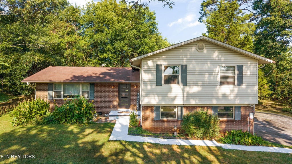 Photo of 717 Schenley Rd, Knoxville, TN 37923 (MLS # 1354500)